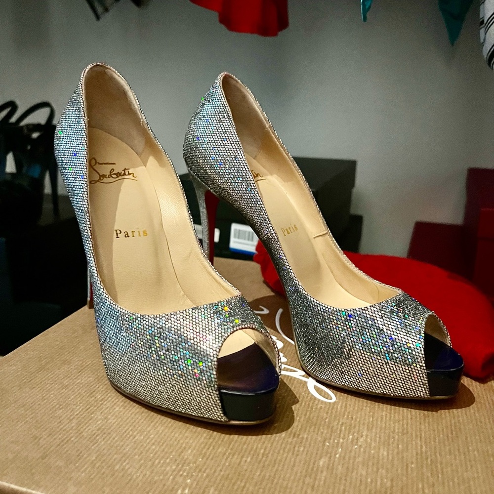 Christian Louboutin silver pumps! 👠